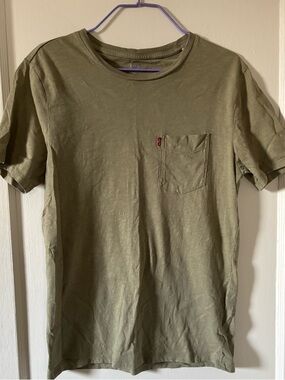 Levi’s Men’s Olive Green Pocket Tee